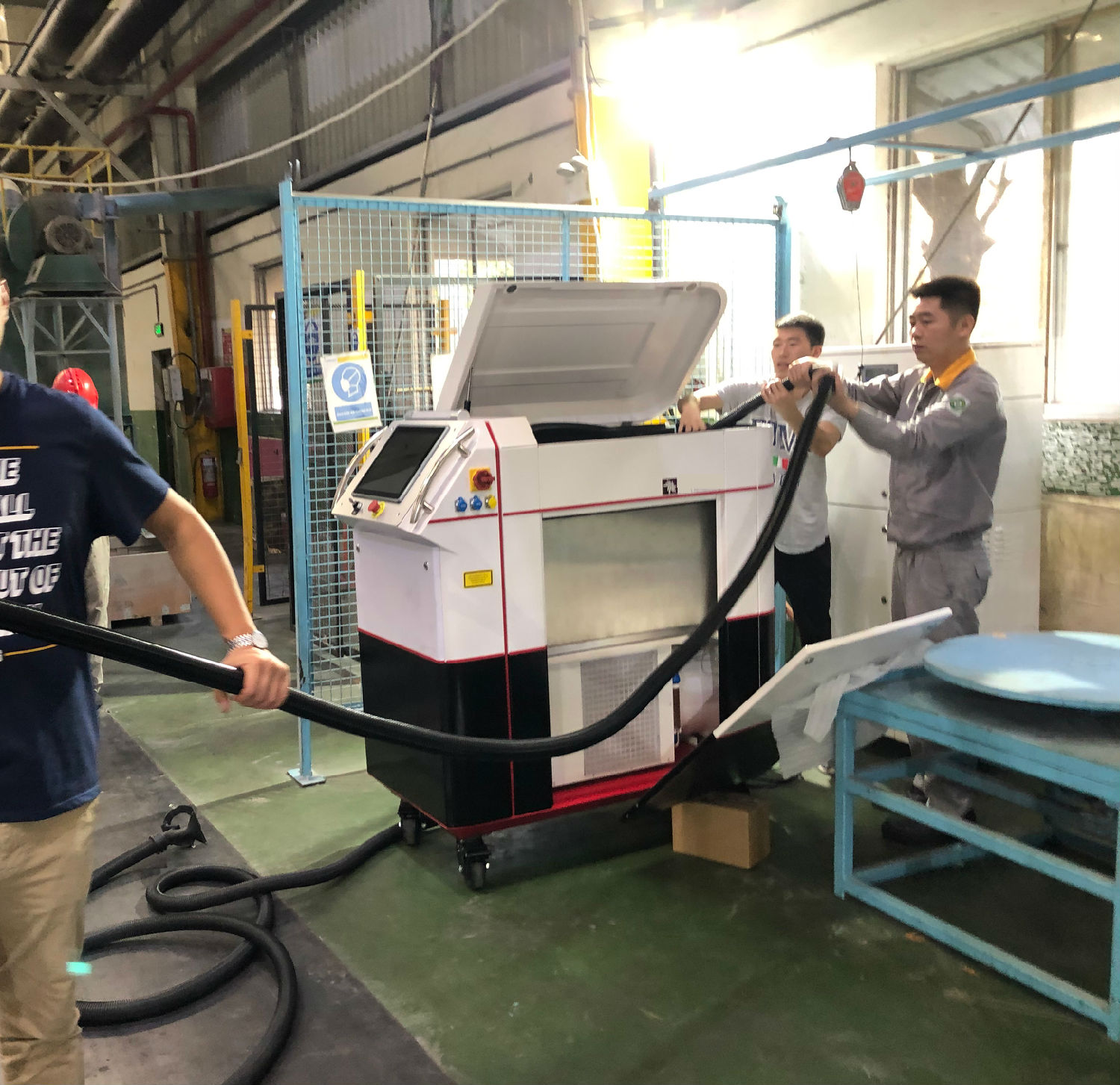 高效革新，精准赋能 Worldtek轮胎模具激光清洗机客户现场装机实录